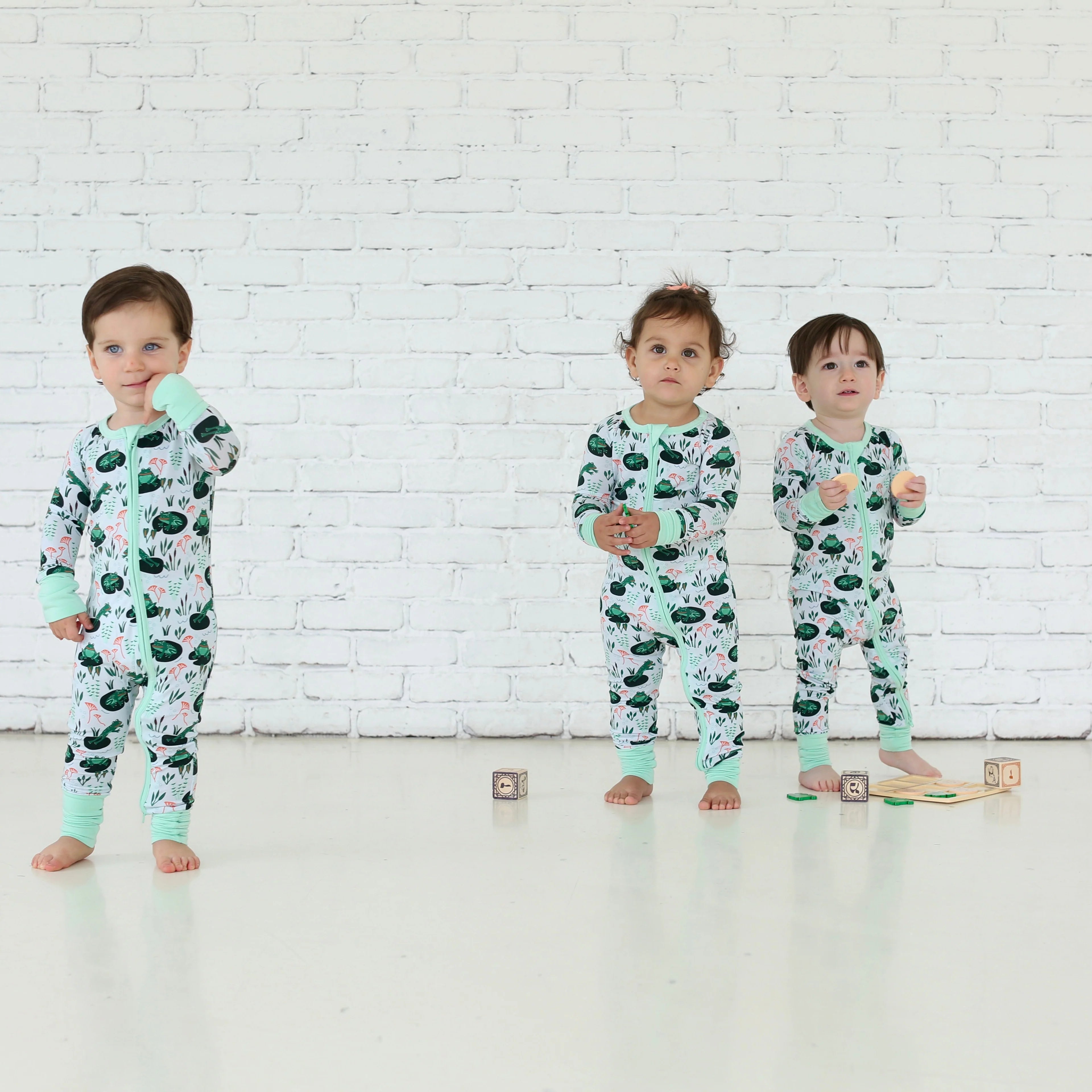 Shiloh & Kate - Jumping Frogs Zipper Onesie