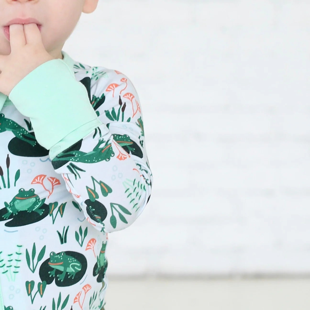 Shiloh & Kate - Jumping Frogs Two-Piece Sleepwear Set